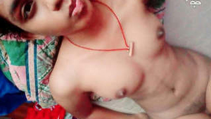 Tamil girl shows off her nude body to her boyfriend in video