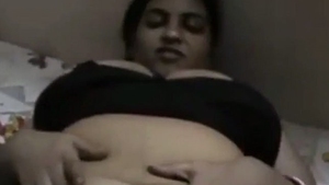 Desi bhabhi gets intimate with driver in tanker