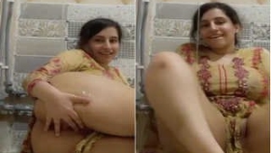 Sexy girl's pussy gets pounded hard