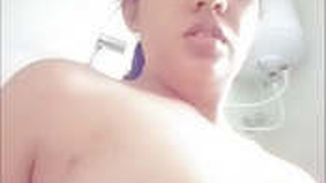 Indian girlfriend reveals her naked body on camera