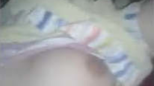 Flaunting big boobs: Haat khata lover's video on Meri Jaan dekho Idhar