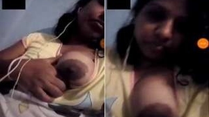 Beautiful Sri Lankan girl flaunts her body during video call