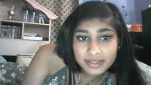 Stunning Indian girlfriend flaunts her physique for her boyfriend