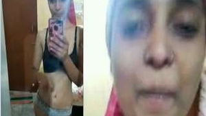 Indian girl flaunts her body and takes a selfie for her lover