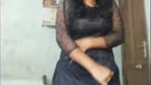 Desi babe captures her sexuality in a full-length video
