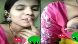 A beautiful Indian girl masturbates on video call