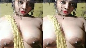 Desi wife flaunts her naked body in a steamy video