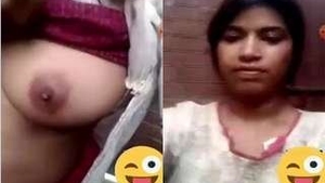 A beautiful Pakistani girl flaunts her breasts in a seductive manner
