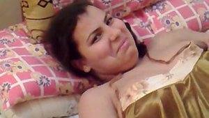 Shy Arab aunty reveals her intimate parts to her lover