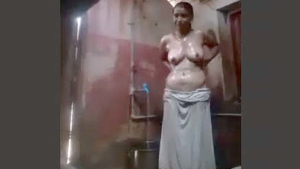 Indian mature auntie takes a bath