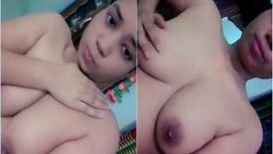 Desi hottie flaunts her big boobs in exclusive video