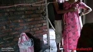 Indian auntie knows how to please a Desi boy
