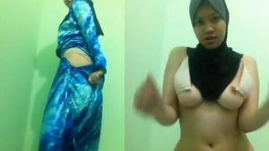 Horny college student takes selfies while jerking off