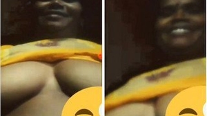 Lusty auntie Mallu flaunts her big boobs on video call