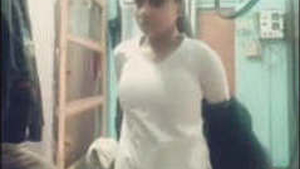 Hindi-speaking college girl flaunts her body for her boyfriend in video