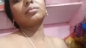 Horny Desi bhabhi fingerbangs herself in HD video