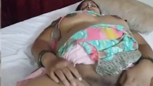 Padma Tia's pussy gets exposed in buceta movies