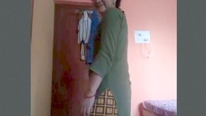 Bhabhi from Assam flaunts her breasts and buttocks in a seductive manner