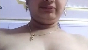 Disappointed mature bhabhi seeks satisfaction