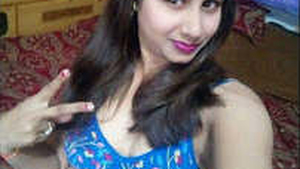 Indian girl with a beautiful body shares MMS
