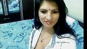 Sexy Arab Teasing Her Body