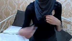 Muslim woman removes hijab for private webcam show on LiveJasmin and FreeCamWhore.info