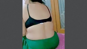 Desi bhabhi gives a handjob and gets fucked in HD clips