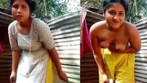 Bangladeshi beauty gets naked in the bath