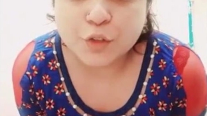 Bhabi shows off her beauty to her boyfriend in this cute video