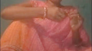 Desi bhabi rekha sho w her sexy pussy and fucking with devar video