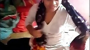 Sexy Indian Maid Sucking Shaft Of Boss