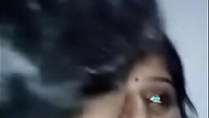 Mallu Bhabhi gets to quickly flash her gorgeous twat