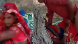 Desi aunty caught fucking in khet