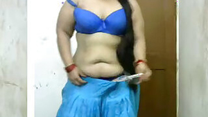 Chubby and masked Desi camgirl shakes big XXX booty in the bathroom