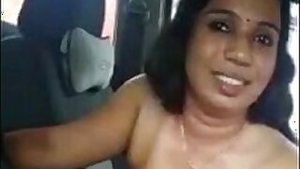 Tamil chachi ne car me bhateje ka lund chuskar maal piya