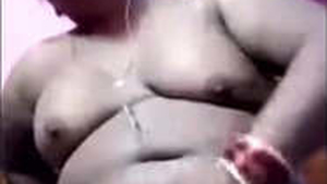 Horny bhabhi gets fingered on video call