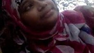 Desi bhabi with big tits gives a blowjob to her boyfriend