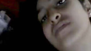 Slim Desi beauty wants to tease and please for the cam