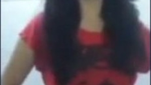 Selfie-loving Desi teen in hot video