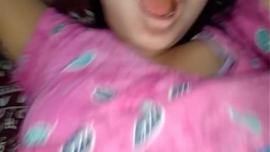 Desi babe shows off her moves in a hot video