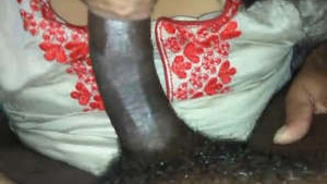 Indian beauty delivers a sensual oral pleasure and then gets penetrated