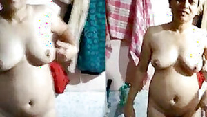 Indian Bhabi strippers Her Cloths Showing her big Boobs pussy