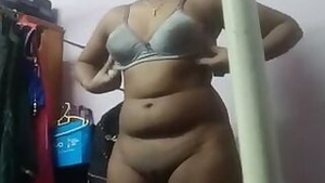 Desi woman takes a shower and gladdens her man with XXX video
