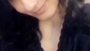Stunning Pakistani belle in a sizzling video featuring smallclips