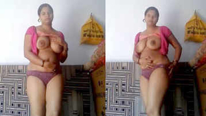 Desi wife flaunts her naked body on video