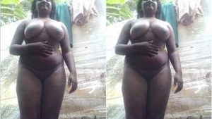 Tamil babe strips down and teases in video for partner