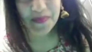 Watch a Desi bhabi flaunt her ample bosom in this steamy video