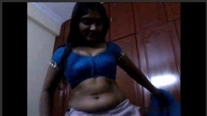 Middle-aged Andhra woman removes her sari and performs oral sex for pleasure