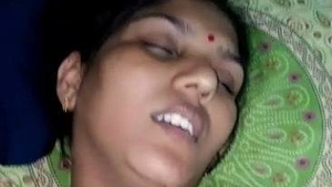 Hairy Indian bhabhi's teen pussy on Xvideo