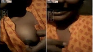 Indian girl Mallu flaunts her breasts on VK for her lover